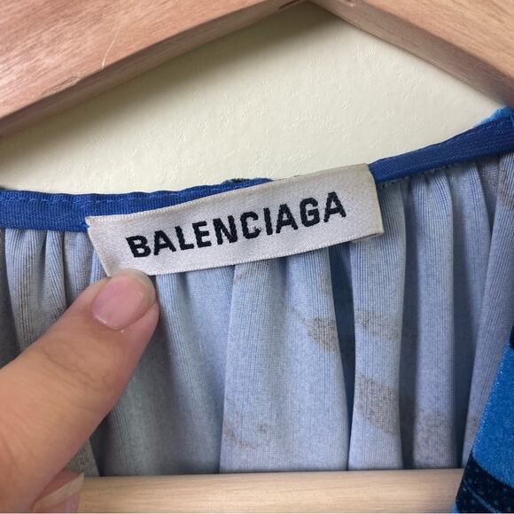 BALENCIAGA Paris print velvet Wrap-Effect Stretch-Velvet Playsuit Romper Size 36 - Picture 9 of 16